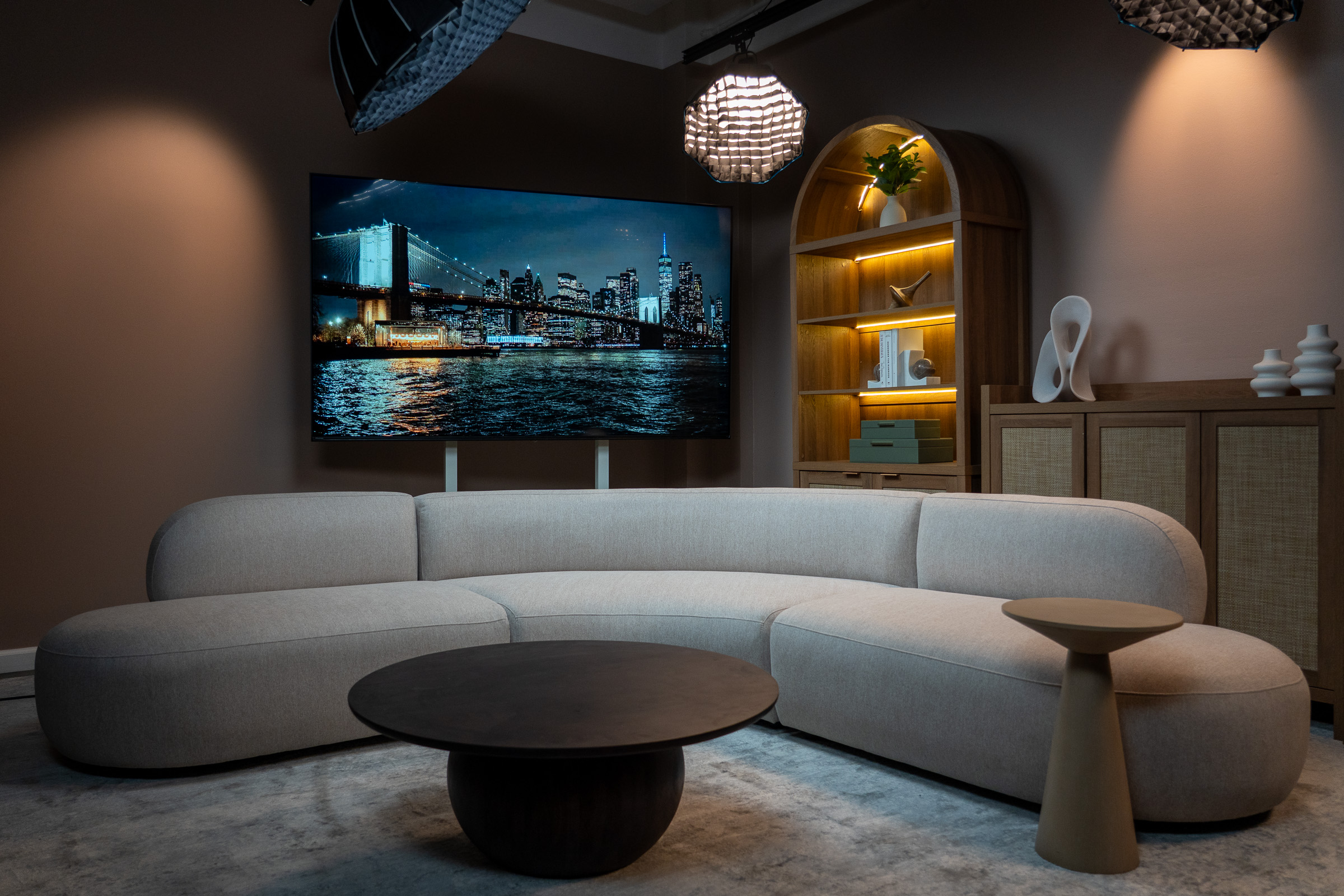 vizzcast-nyc-podcast-studio-Tvset-3