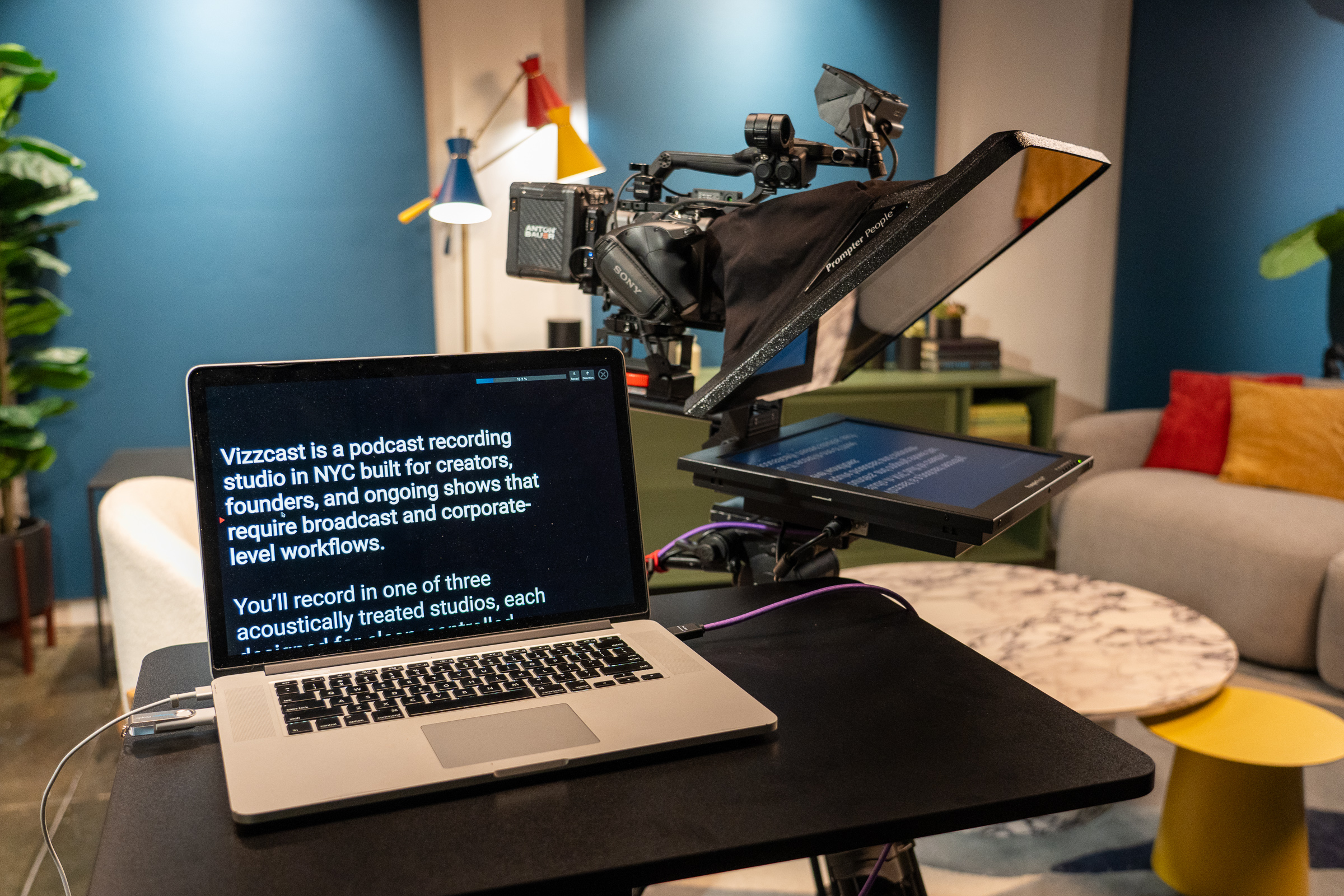 vizzcast-nyc-podcast-studio-prompter-people-7