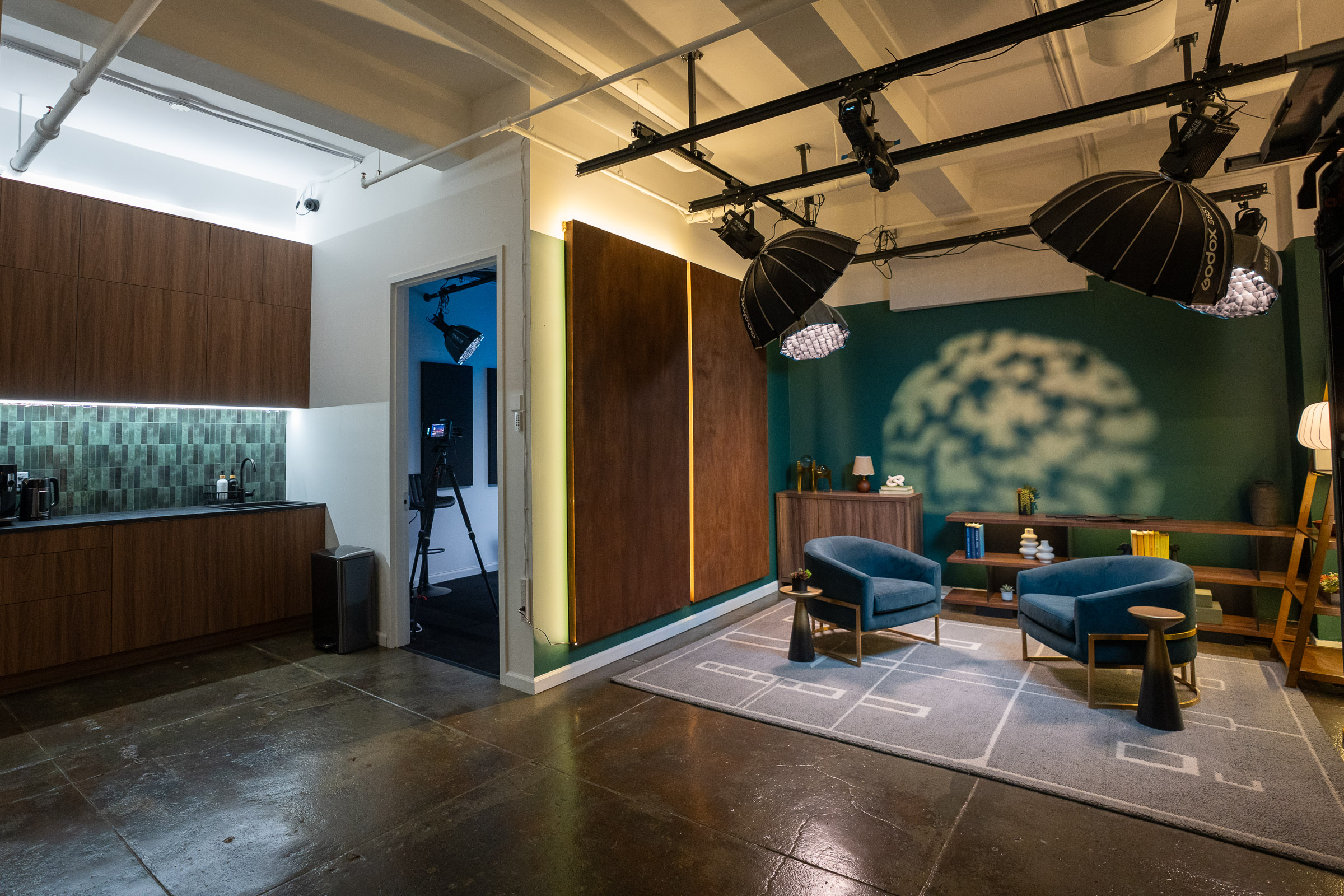 vizzcast-production-studio-nyc-kitchen-studio3-5