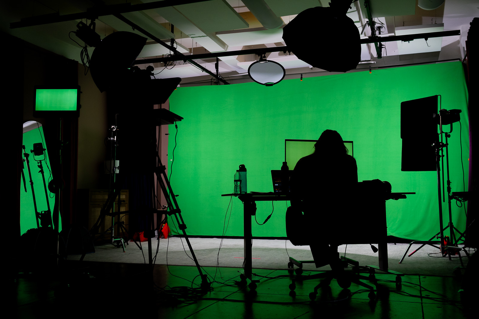 vizzcast-nyc-video-production-studio-green-screen-sign-up-media-40a